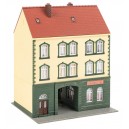 130628 Faller Городской дом с магазином моделей (набор для сборки) масштаб HO 1/87